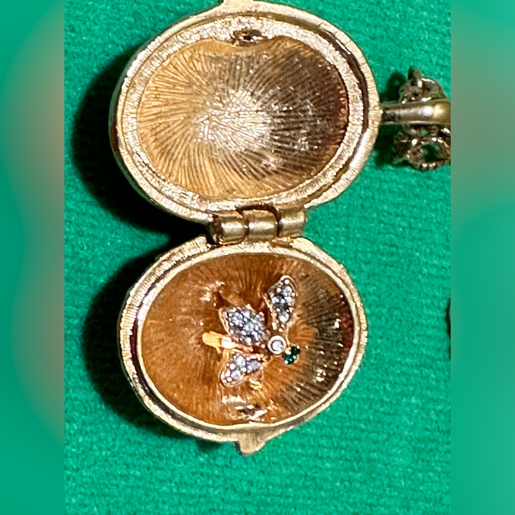 Vintage Joan Rivers Faberge Egg Pendant Necklace 105$